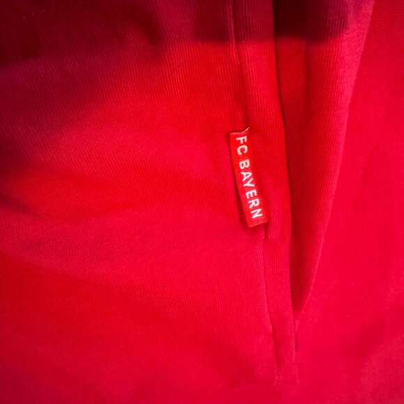 FC Bayern Munich Red Soccer T-Shirt Men’s Large – Official Fan Gear 5-Star Logo - Picture 6 of 6